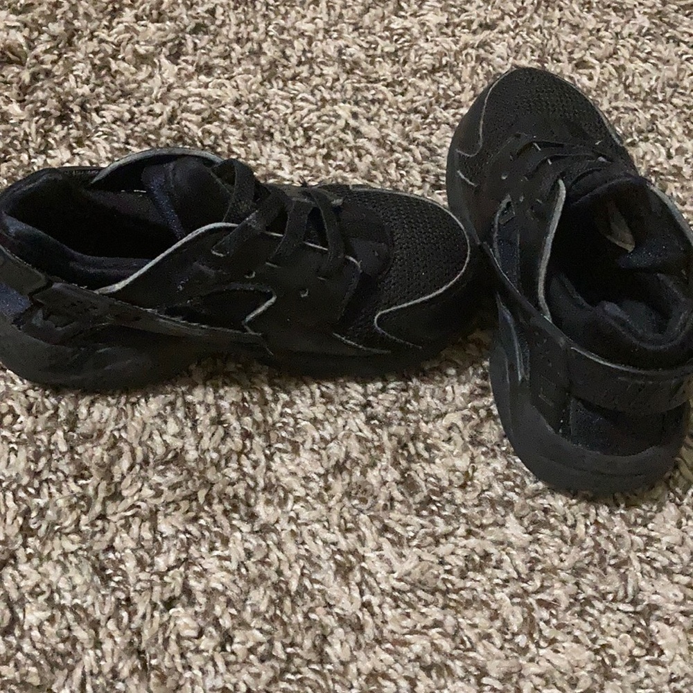 Black Nike shoes